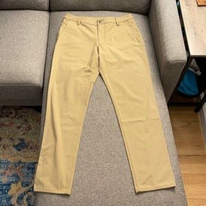 Men’s khaki pants